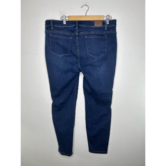 Tahari Jeans Women’s Kelly Mid Rise Skinny Medium Wash Blue Denim Size 16W - Picture 4 of 10